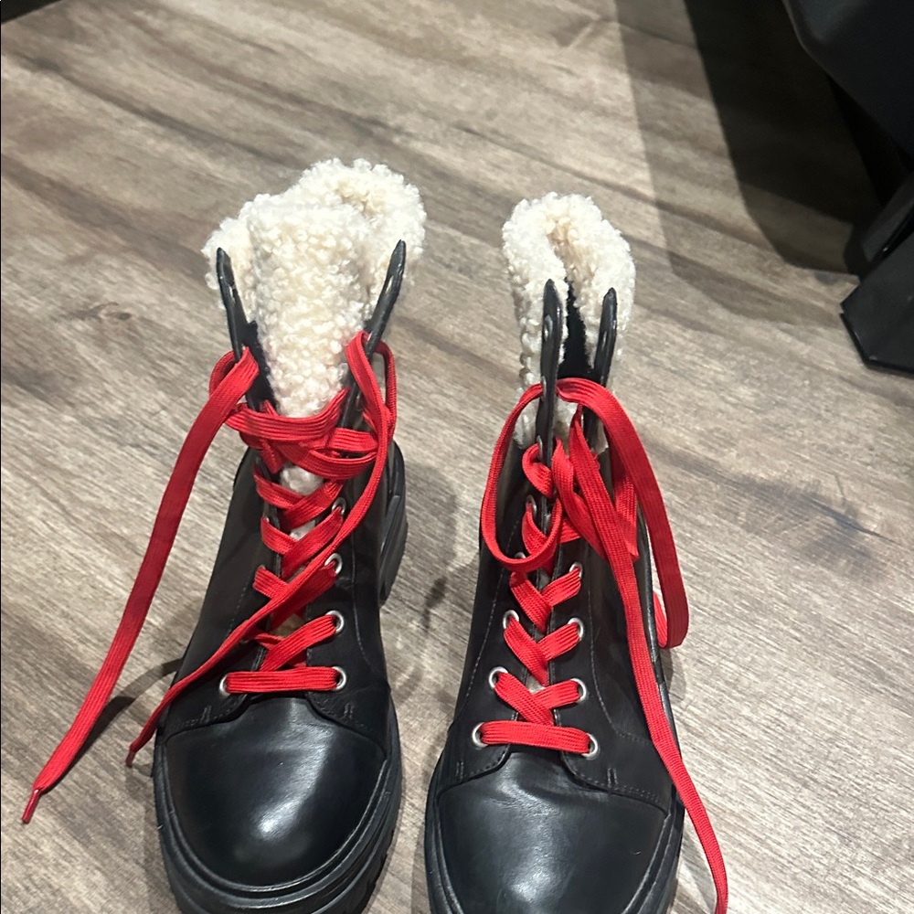 Black and Red Women's Boots with Shearling Lining - Kenneth Cole Never Worn